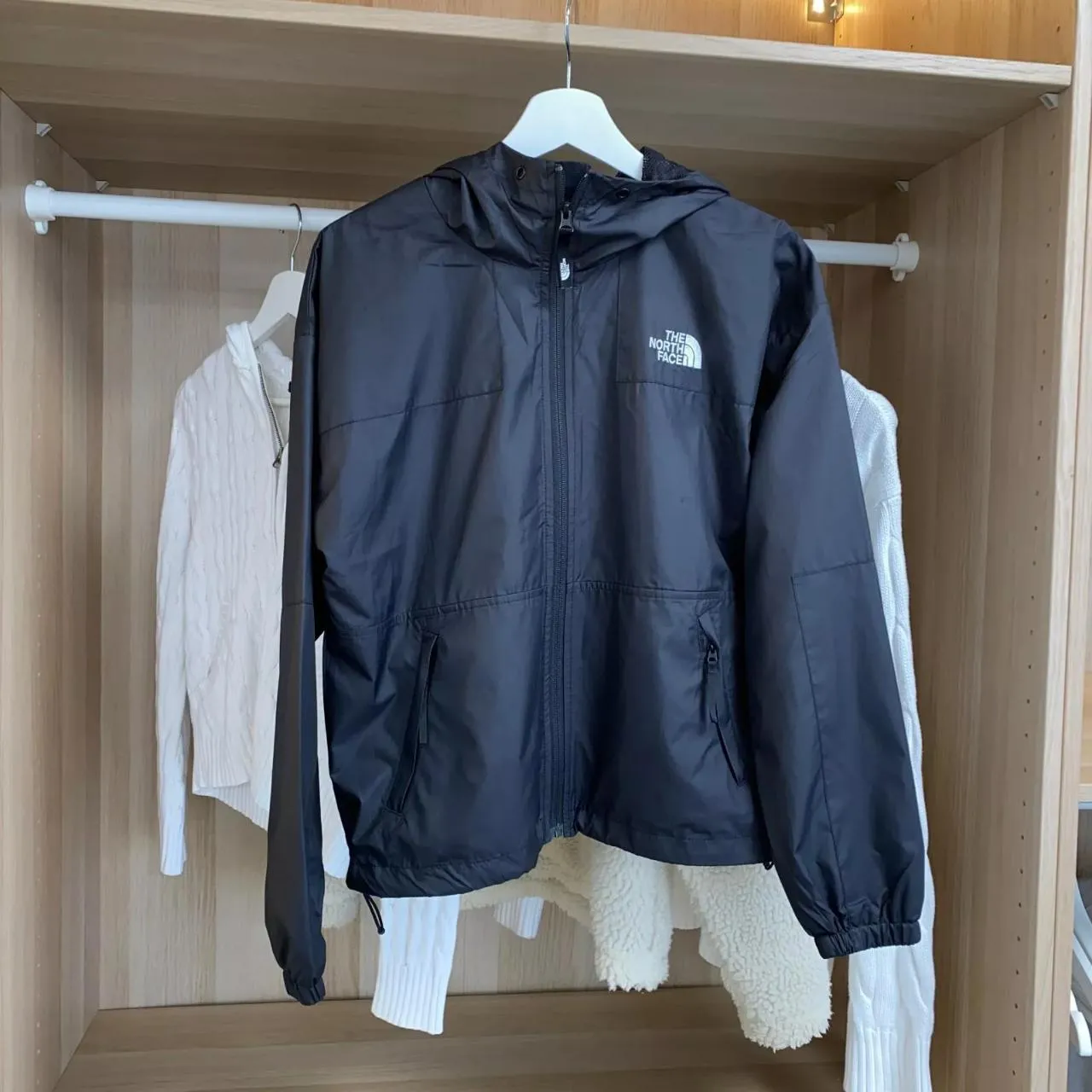 Preowned The North Face Womens Lightweight Jacket Windbreaker Size M Black TNF Outdoor.