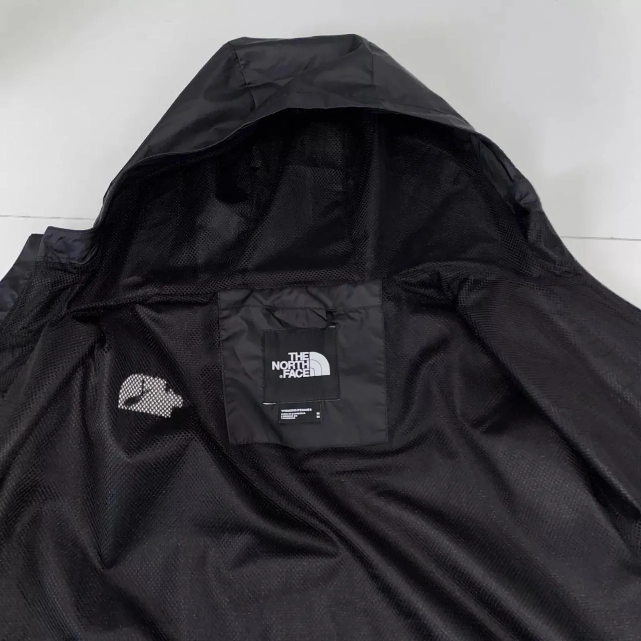 Preowned The North Face Womens Lightweight Jacket Windbreaker Size M Black TNF Outdoor.