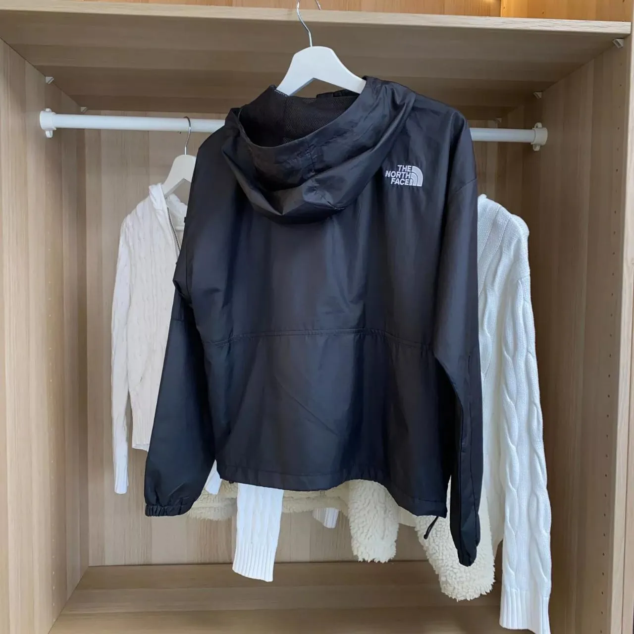 Preowned The North Face Womens Lightweight Jacket Windbreaker Size M Black TNF Outdoor.
